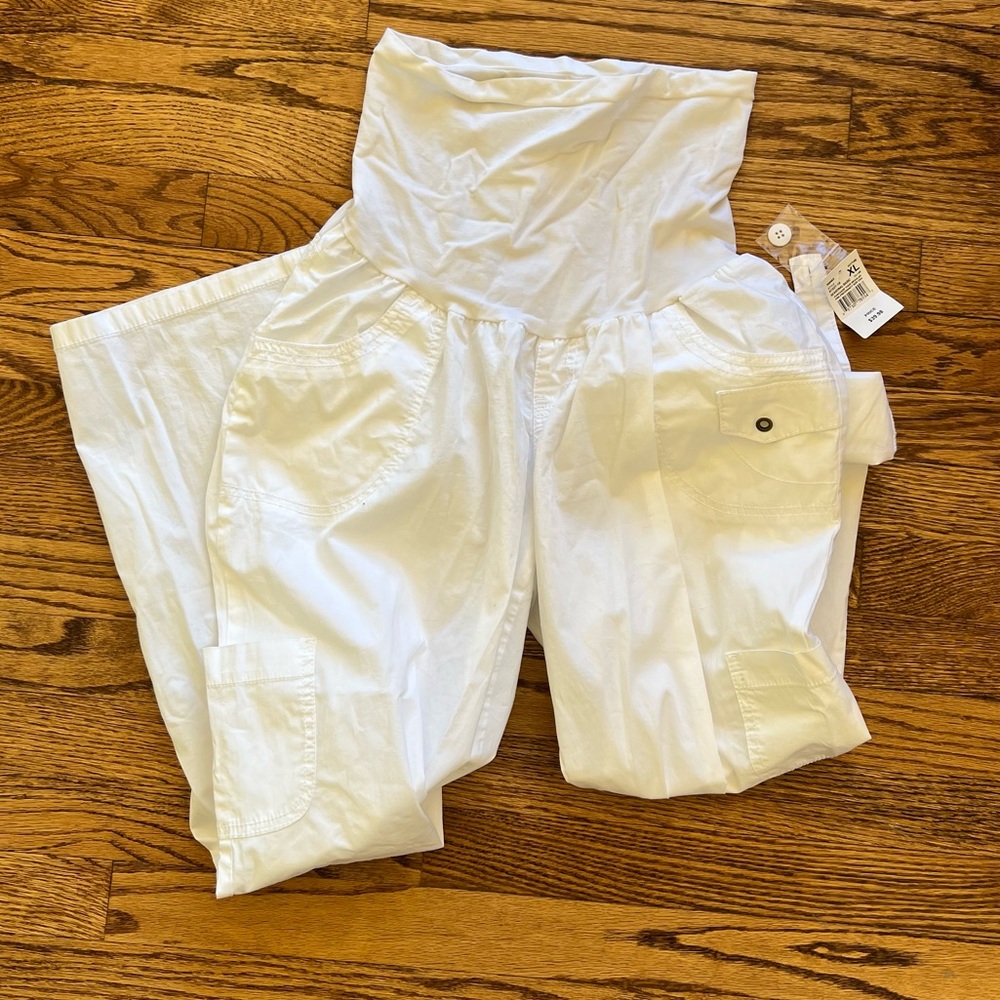 NWT Motherhood Maternity cargo / roll up-roll down pants